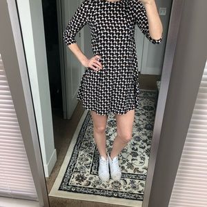 Cute mod print dress.